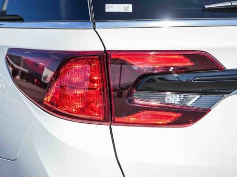 New 2026 Honda Odyssey Touring image 9