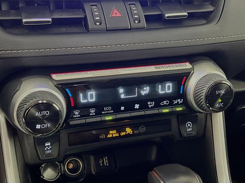 Used 2024 Toyota RAV4 XLE Premium image 26