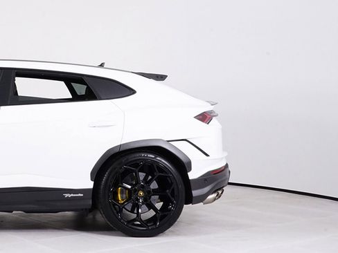 Used 2024 Lamborghini Urus Performante image 13