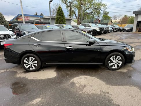 Used 2024 Nissan Altima 2.5 S FWD image 10