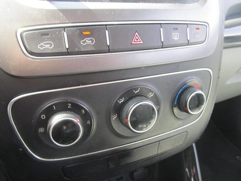 Used 2014 Kia Sorento LX image 16