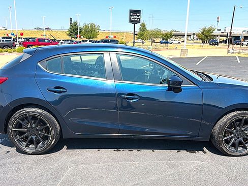 Used 2018 MAZDA MAZDA3 Touring FWD image 5