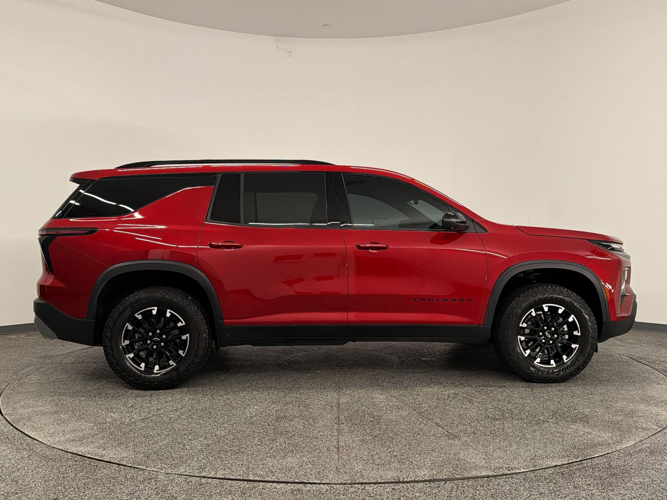 Used 2024 Chevrolet Traverse Z71 w/ LPO, Floor Liner Package AWD/4WD image 8