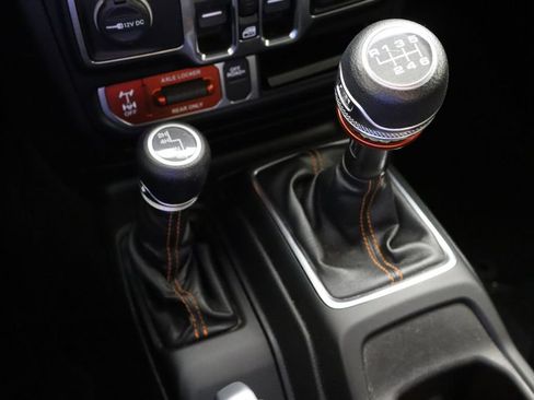 Used 2020 Jeep Gladiator Mojave w/ Cold Weather Group AWD/4WD image 25