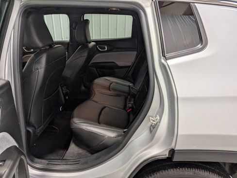 Used 2024 Jeep Compass Latitude AWD/4WD image 9