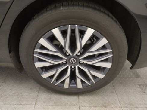 Used 2024 Nissan Altima 2.5 SV image 31