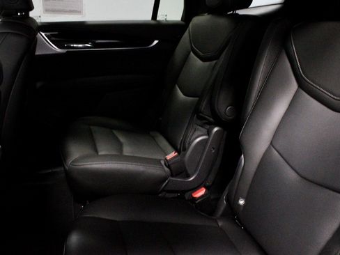 Used 2025 Cadillac XT6 Premium Luxury image 24