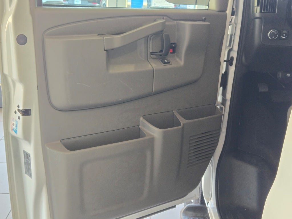 Used 2025 Chevrolet Express 3500 LT w/ LT Preferred Equipment Group RWD image 15