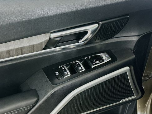 Used 2023 Kia Telluride EX w/ EX Captain's Chair Package FWD image 15