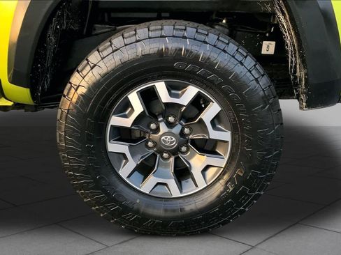 Used 2023 Toyota Tacoma TRD Off-Road w/ Advanced Technology Package AWD/4WD image 11