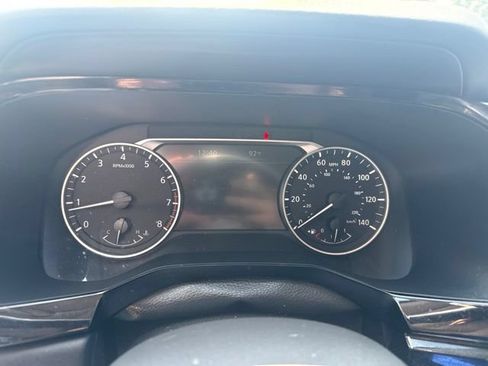 Used 2023 Nissan Pathfinder SL AWD/4WD image 5