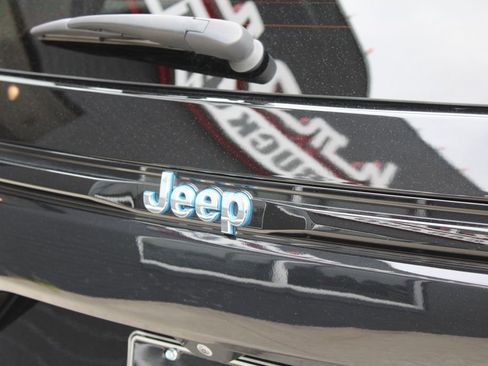 Used 2023 Jeep Grand Cherokee 4WD 4xe w/ Luxury Tech Group II image 18