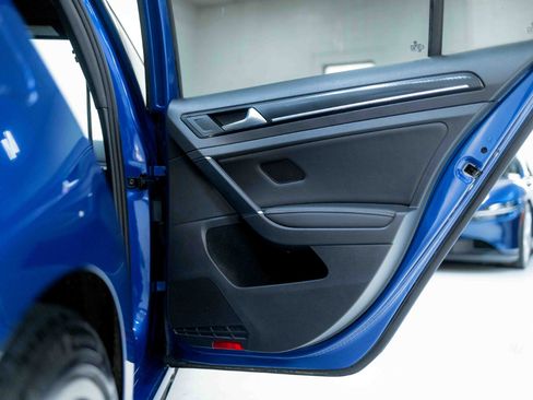Used 2018 Volkswagen Golf R 4-Door image 44