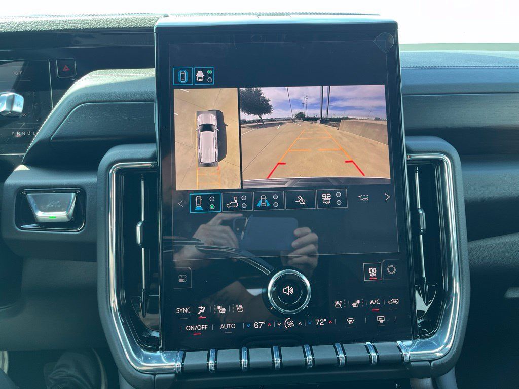 Used 2026 GMC Yukon Denali w/ Denali Reserve Package AWD/4WD image 17