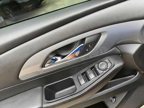 Used 2022 Chevrolet Traverse LT FWD image 17