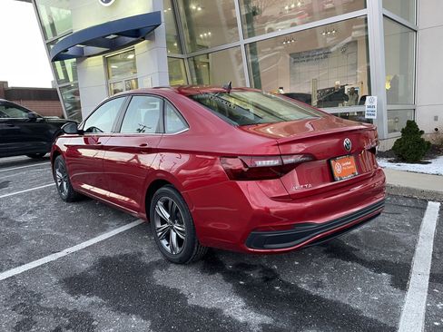 Certified 2023 Volkswagen Jetta SE w/ Panoramic Sunroof Package image 6