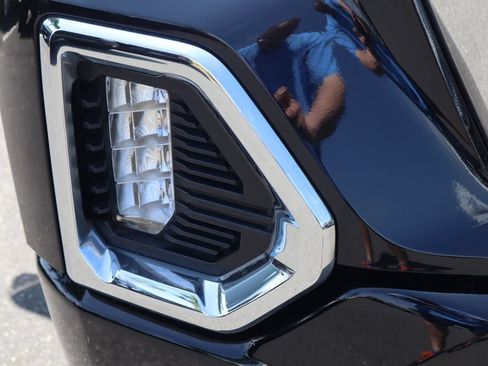 Used 2022 GMC Sierra 1500 Denali w/ Denali Premium Package AWD/4WD image 11