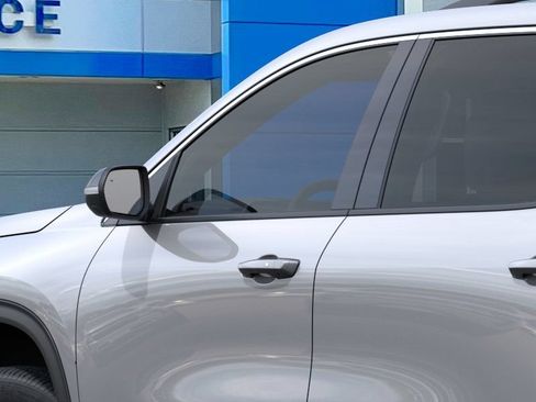 New 2027 Chevrolet Traverse LT w/ LPO, Floor Liner Package FWD image 12
