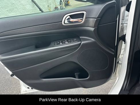 Used 2017 Jeep Grand Cherokee Altitude RWD image 29