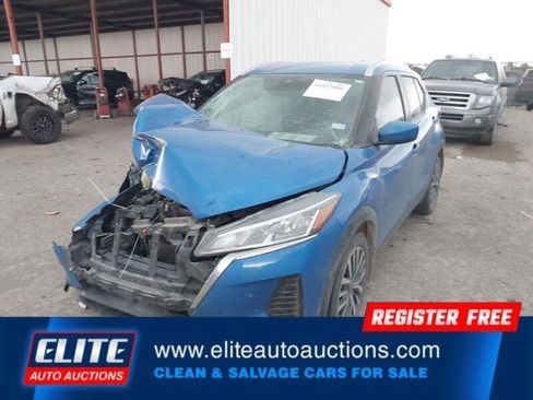 Used 2023 Nissan Kicks SV image 3