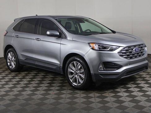 Used 2024 Ford Edge Titanium image 2