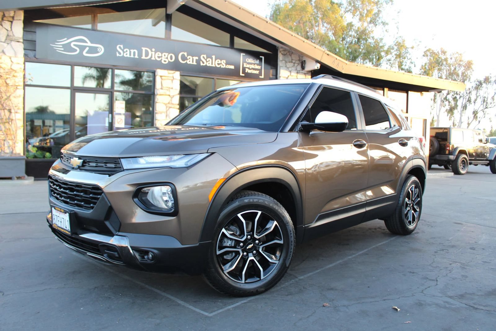 Used 2022 Chevrolet TrailBlazer ACTIV w/ Sun and Liftgate Package FWD image 1