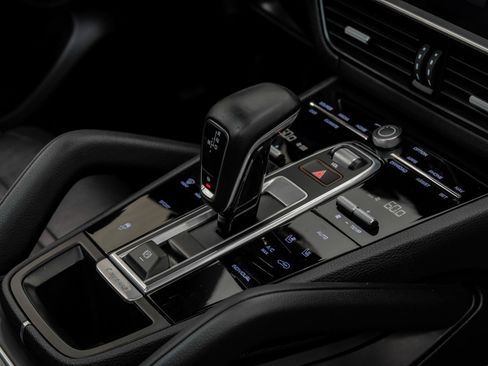 Used 2023 Porsche Cayenne Platinum Edition image 29