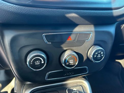 Used 2018 Jeep Compass Latitude image 22