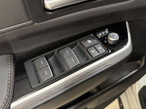 Used 2025 Toyota Sienna Limited AWD/4WD image 19