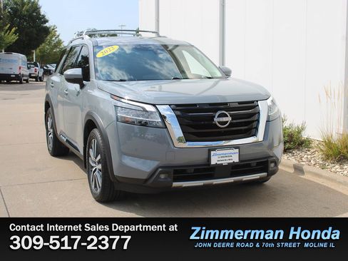 Used 2022 Nissan Pathfinder Platinum w/ Cargo Package AWD/4WD image 3