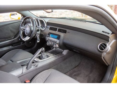 Used 2010 Chevrolet Camaro SS RWD image 13
