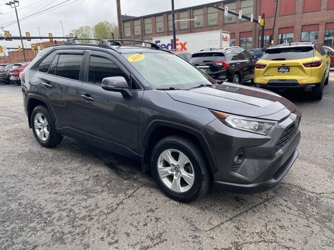 Used 2019 Toyota RAV4 XLE w/ All Weather Liner Package AWD/4WD image 9