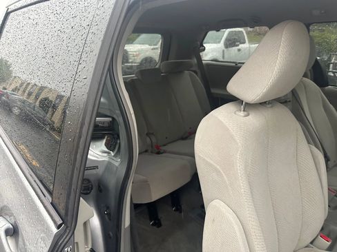 Used 2013 Toyota Sienna LE FWD image 17