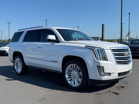 Used 2019 Cadillac Escalade Platinum AWD/4WD image 3