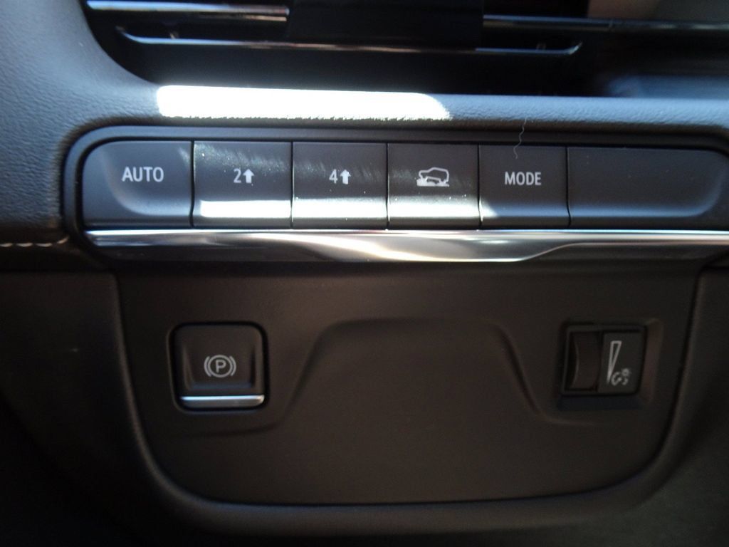 Used 2021 Cadillac Escalade Premium Luxury AWD/4WD image 25