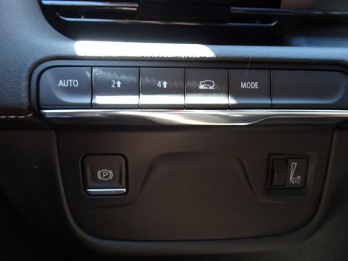 Used 2021 Cadillac Escalade Premium Luxury AWD/4WD image 25