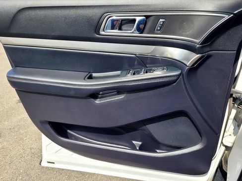 Used 2019 Ford Explorer XLT image 14