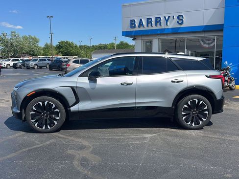 Used 2025 Chevrolet Blazer EV RS AWD/4WD image 2