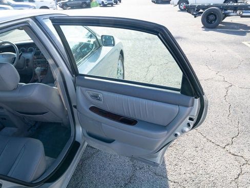 Used 2000 Toyota Avalon XLS image 12