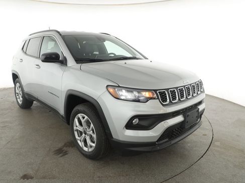 New 2026 Jeep Compass Latitude AWD/4WD image 3