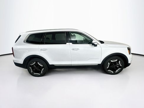 Used 2025 Kia Telluride S FWD image 10