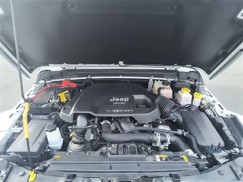 Used 2023 Jeep Gladiator Sport image 24