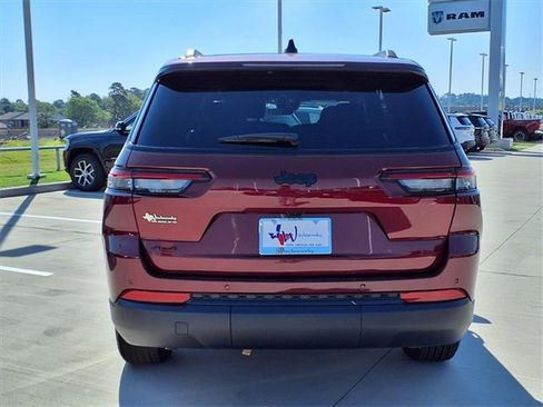 New 2025 Jeep Grand Cherokee L Altitude image 9