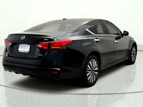 Used 2024 Nissan Altima 2.5 SV AWD/4WD image 5