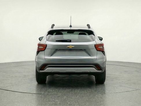 Used 2025 Chevrolet Trax LT FWD image 7