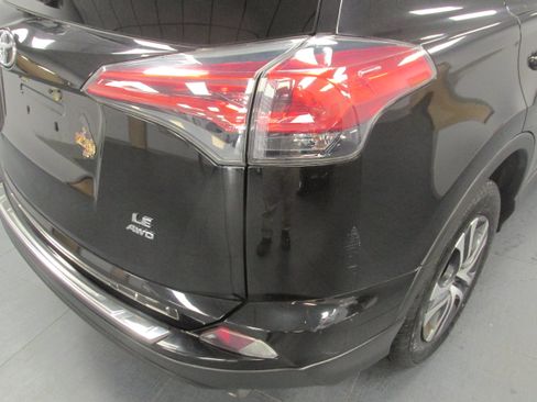 Used 2018 Toyota RAV4 LE w/ All Weather Liner Package AWD/4WD image 11