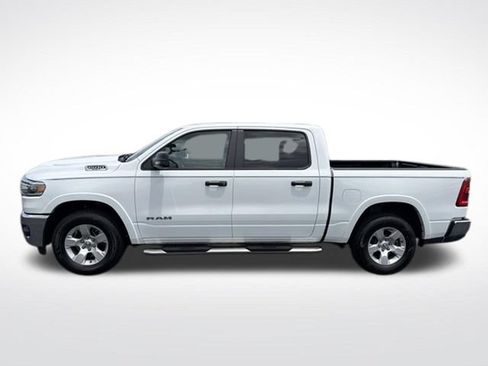 Used 2025 RAM 1500 Big Horn AWD/4WD image 3