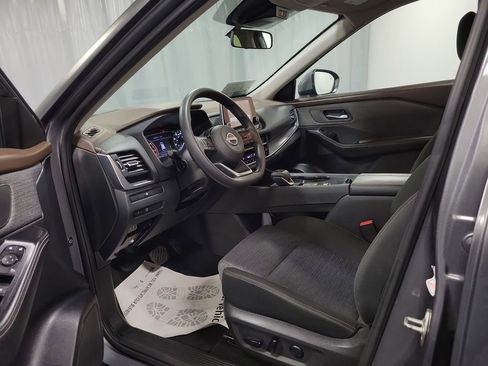 Used 2023 Nissan Rogue SV image 12