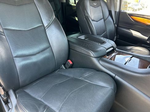 Used 2017 Cadillac Escalade ESV Premium Luxury RWD image 11