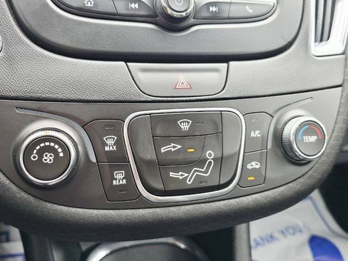 Used 2017 Chevrolet Malibu LT FWD image 18